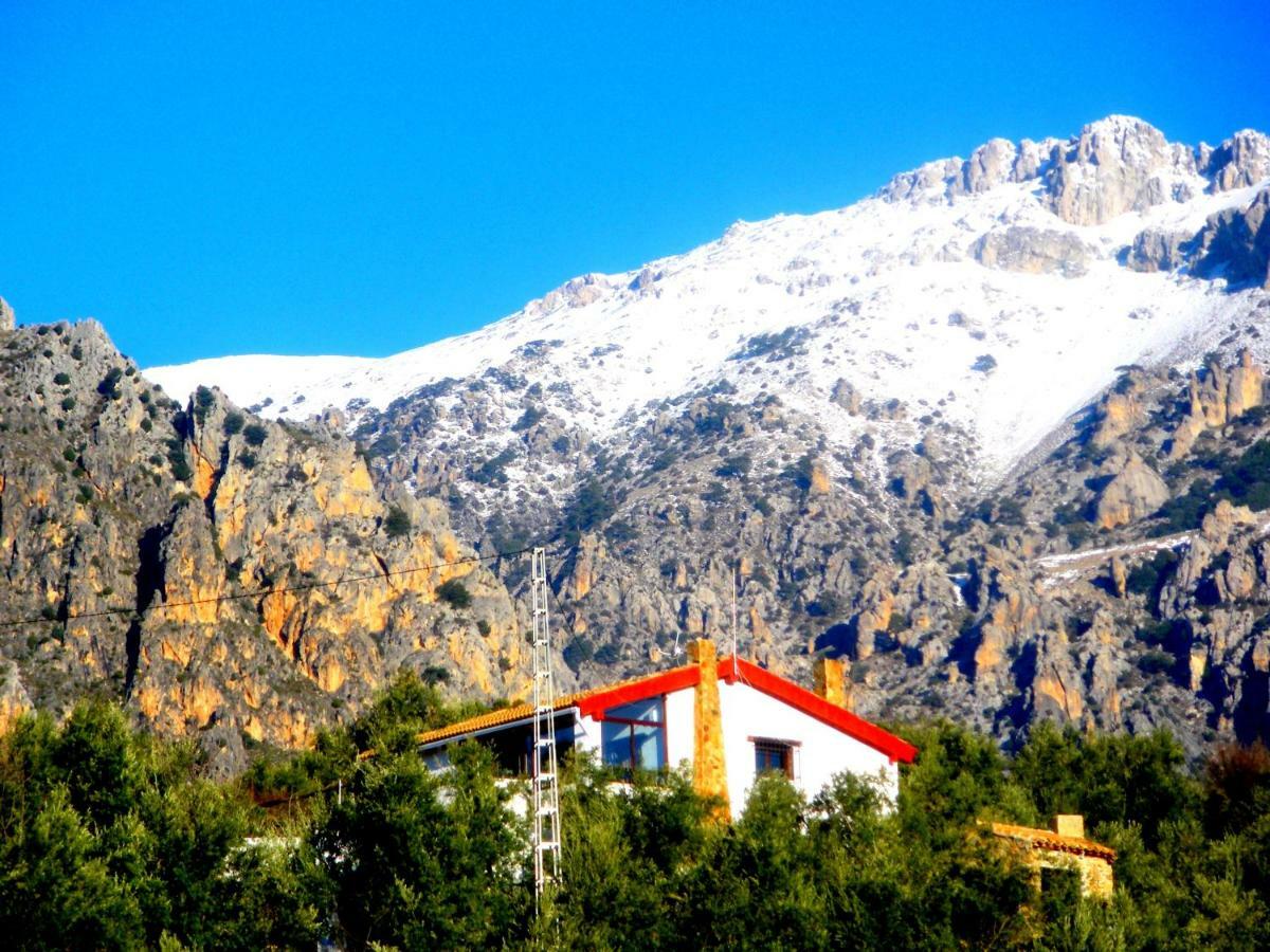 Alojamiento Rural El Agueelo Huelma Bagian luar foto