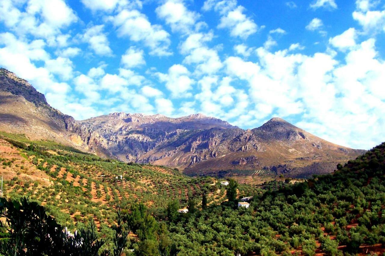 Alojamiento Rural El Agueelo Huelma Bagian luar foto